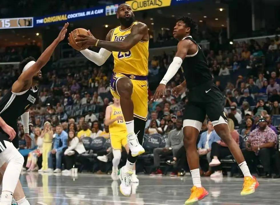 九游-比赛局势复杂引爆全场！，詹姆斯意外战胜RNG热度持续攀升(杜兰特的数据)