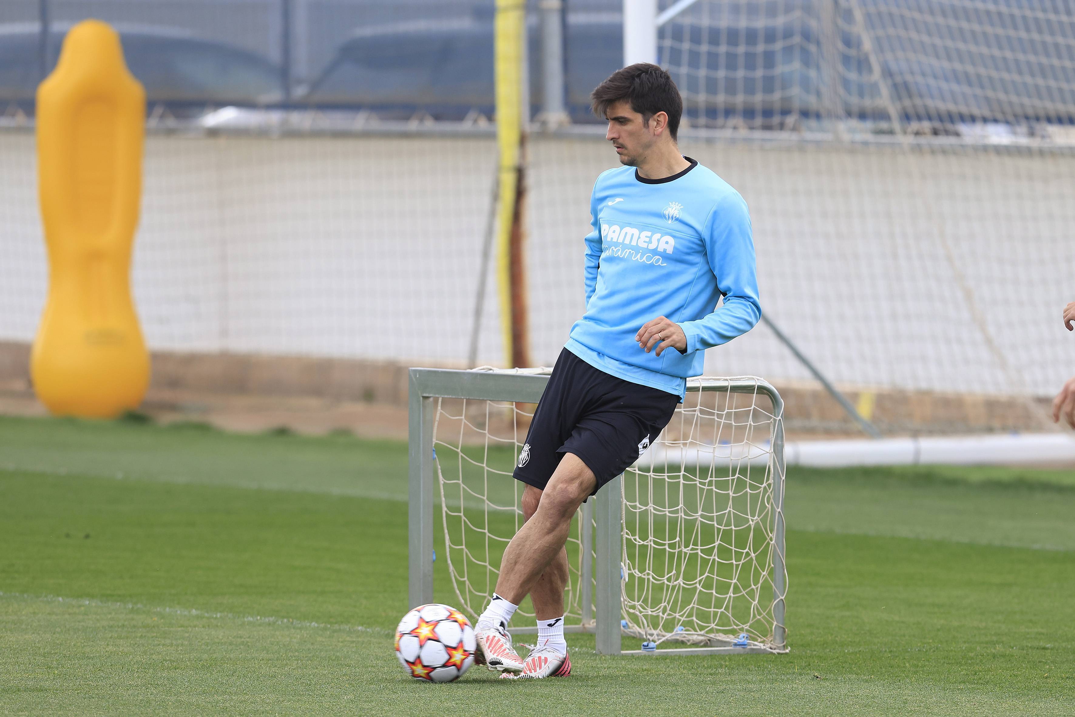 今晚比利亚雷亚尔备战法国杯，再遭质疑细节曝光，话题不断，资深球员宣示担当的简单介绍